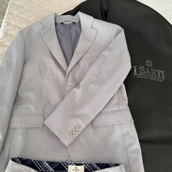 Boys Italian Made Suit - Picture 1 of 2